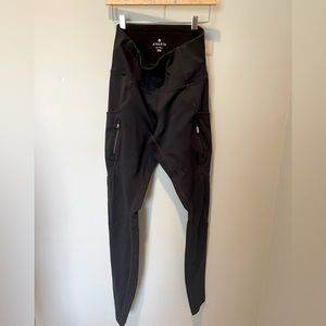 LIKE NEW Athleta Full Length Black Leggings with Pockets & Zipper Pockets